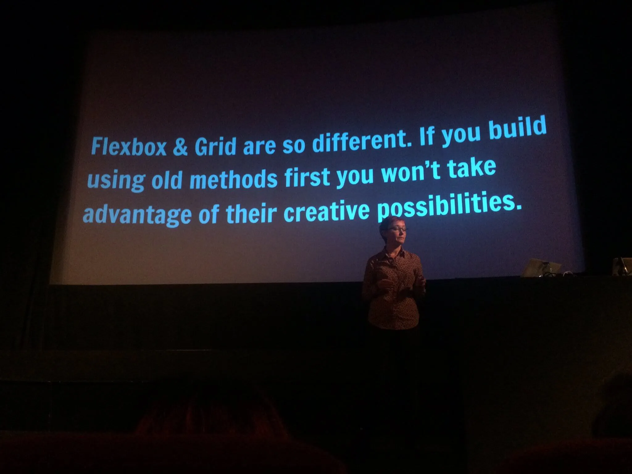 Frase sobre a diferença entre Flexbox e CSS Grid Layout