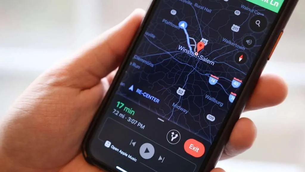 Mais um exemplo de interface com dark mode (modo escuro) habilitado.